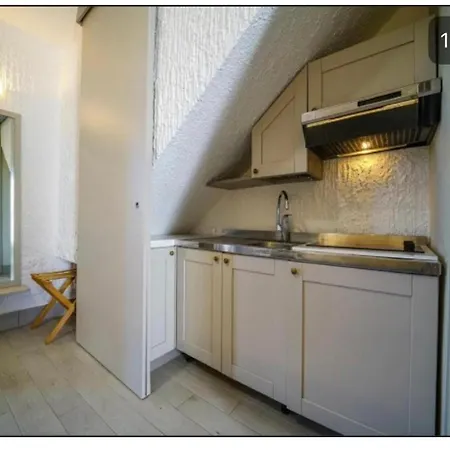 Begonia Apartment Cefalu